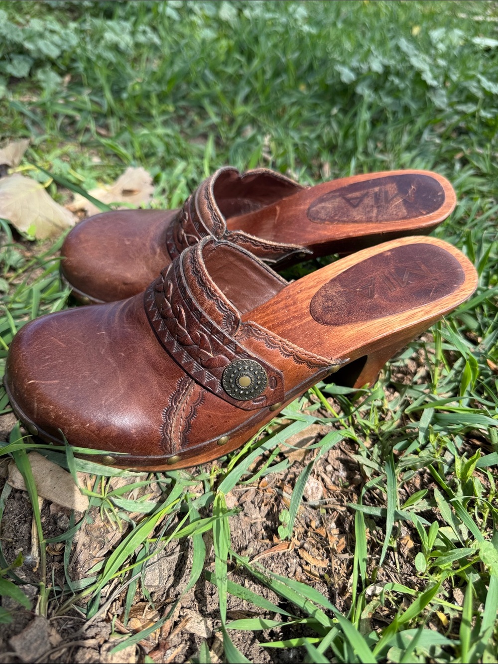 MIA wooden heeled shoes stamped leather - Picture 2 of 5